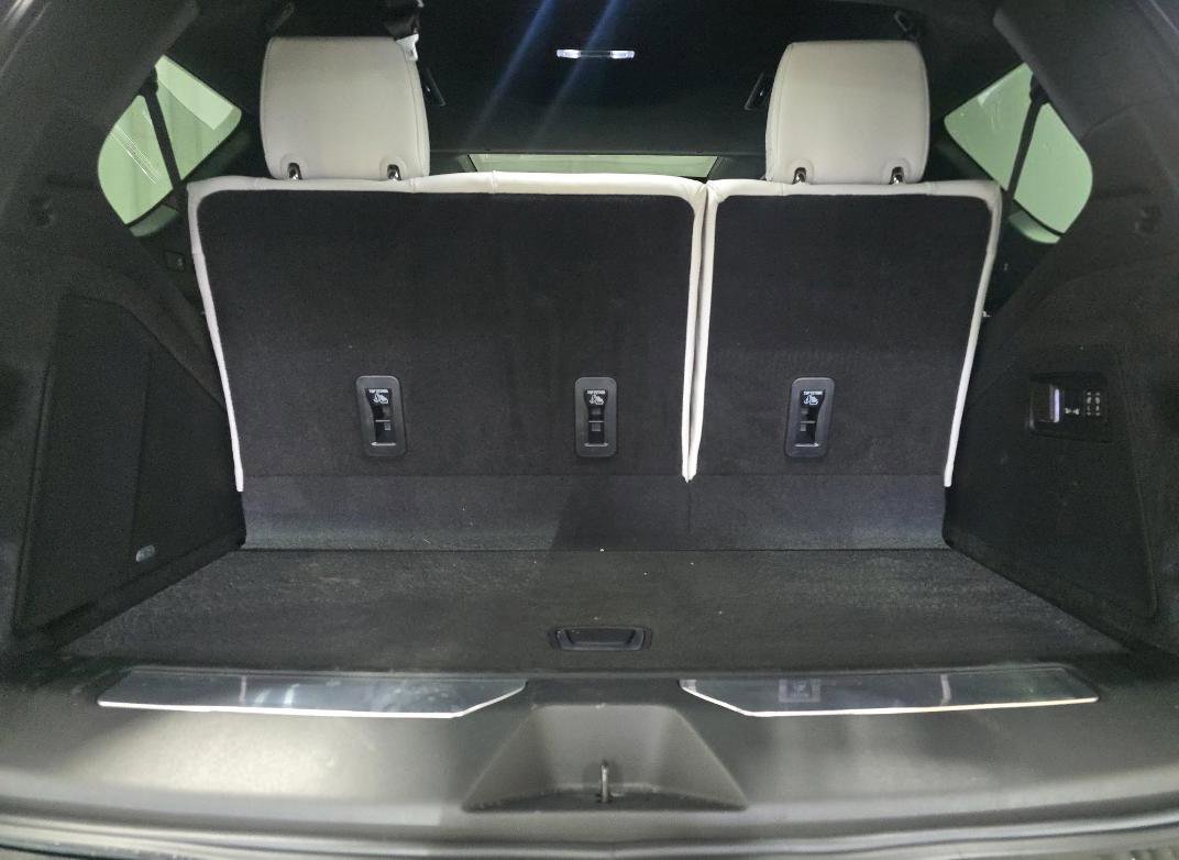 Used 2025 Cadillac Escalade V image 14