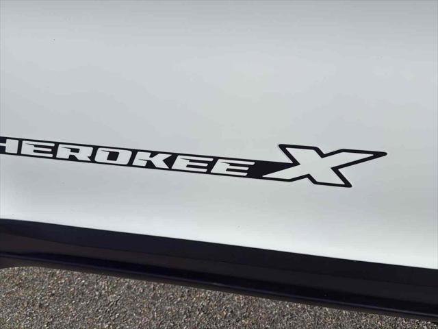 Used 2022 Jeep Cherokee Latitude w/ Sun & Sound Group image 8