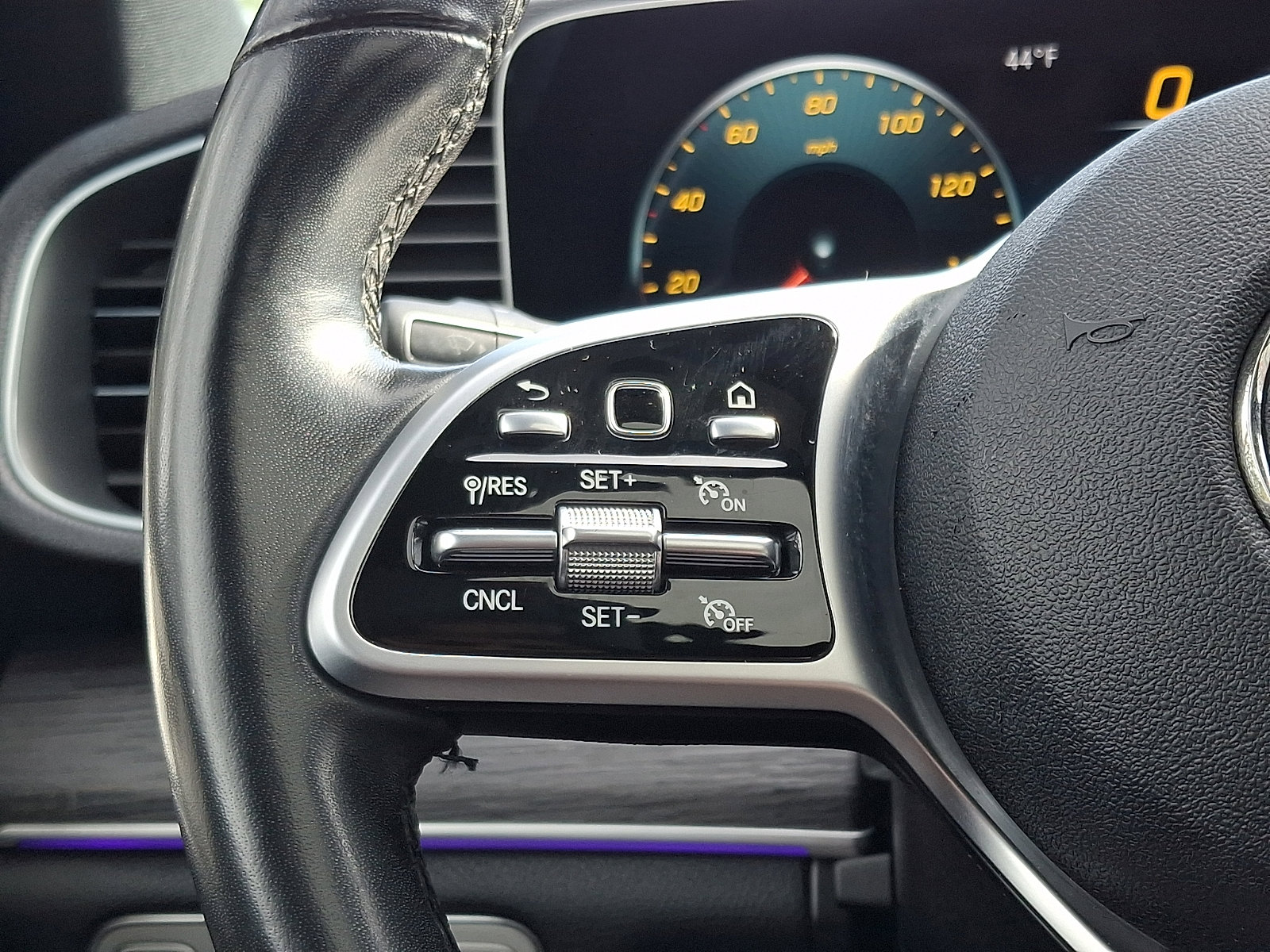 Used 2021 Mercedes-Benz GLE 350 4MATIC image 23
