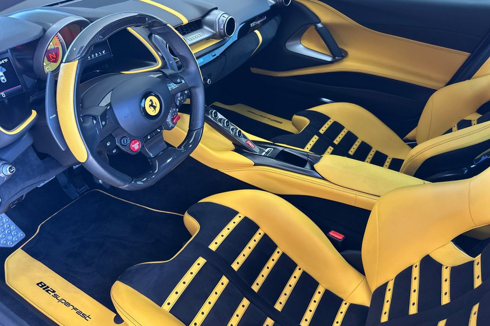 Used 2020 Ferrari 812 Superfast RWD image 4
