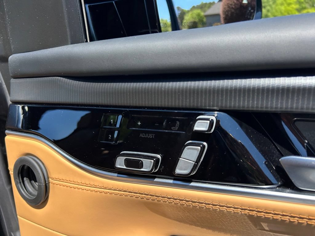 Used 2024 Jeep Grand Wagoneer Series III w/ Rear Seat Video Group 1 AWD/4WD image 63