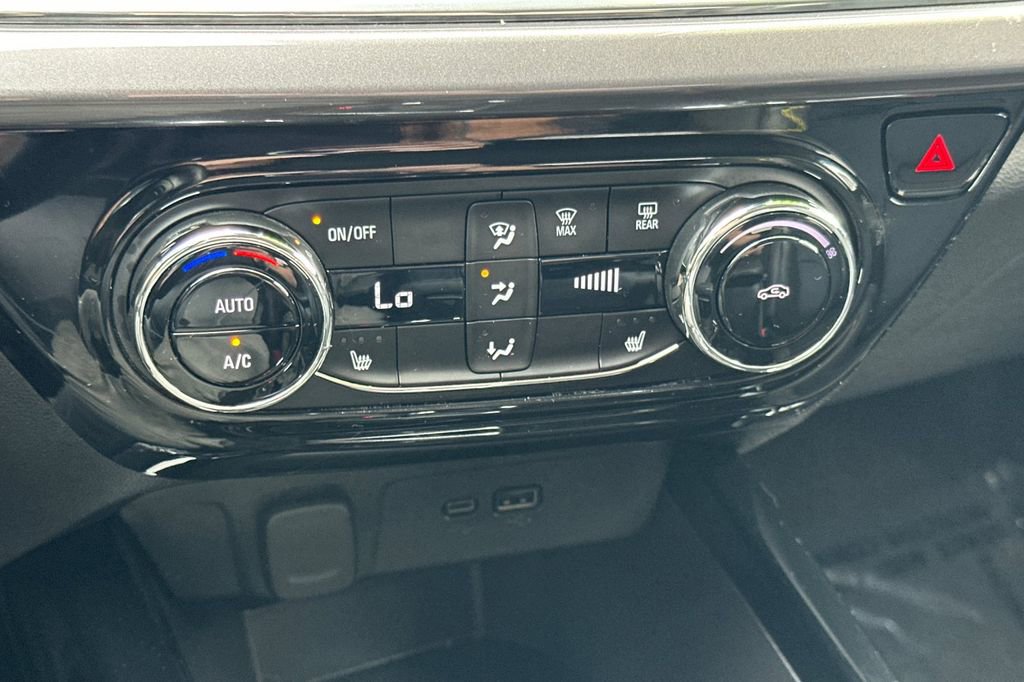 Used 2025 Chevrolet Trax ACTIV w/ Driver Confidence Package image 17