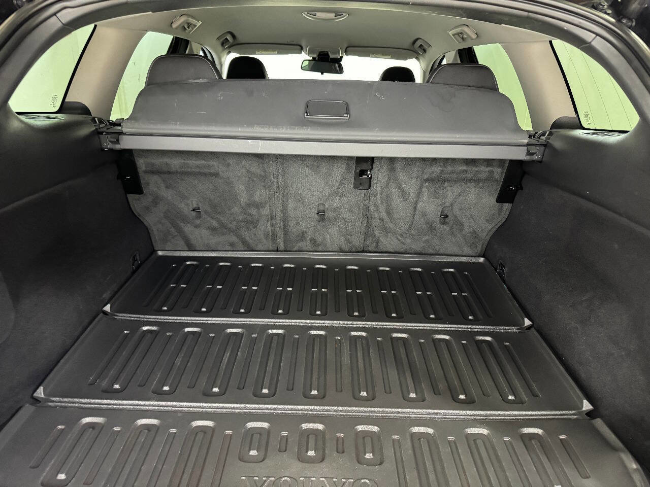 Used 2017 Volvo XC60 T5 w/ Tailgate Package image 76