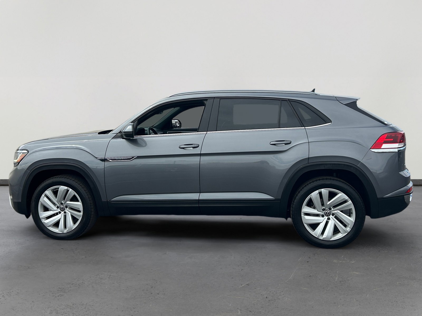 Certified 2022 Volkswagen Atlas Cross Sport SE AWD/4WD image 2