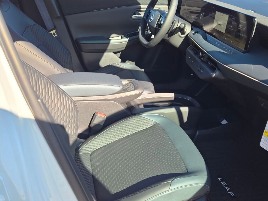 New 2026 Nissan Leaf Platinum+ w/ Cargo Package (Platinum+) FWD image 6