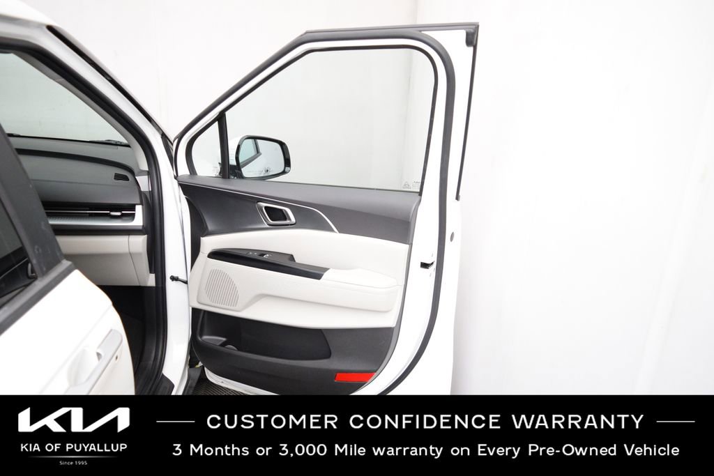 Used 2024 Kia Carnival LX FWD image 15