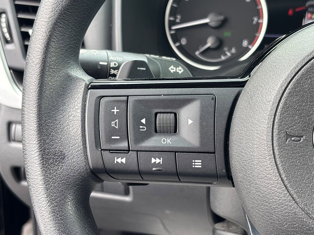 Used 2023 Nissan Rogue SV image 25