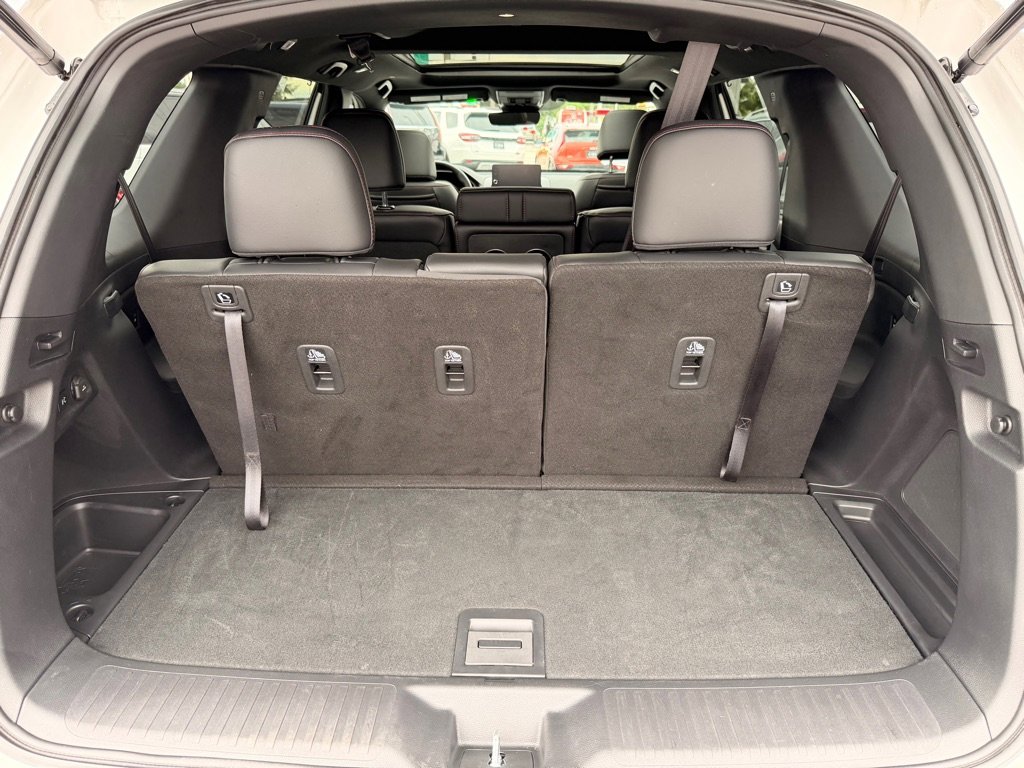 Used 2025 Honda Pilot Black Edition image 8