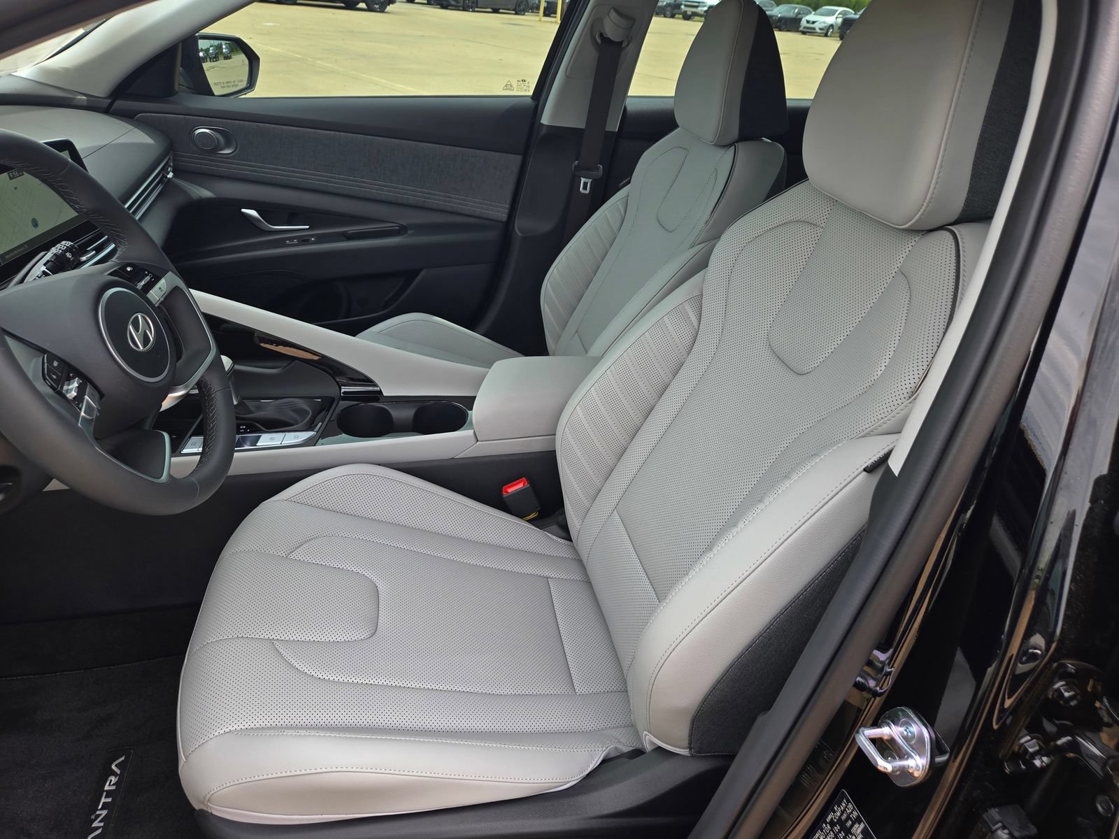 New 2026 Hyundai Elantra Limited FWD image 17