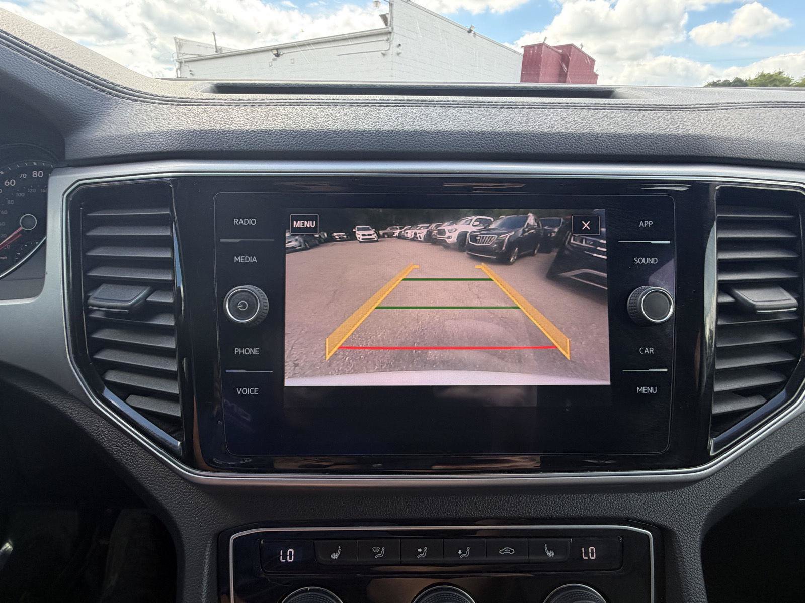 Used 2018 Volkswagen Atlas SEL w/ R-Line Package AWD/4WD image 18