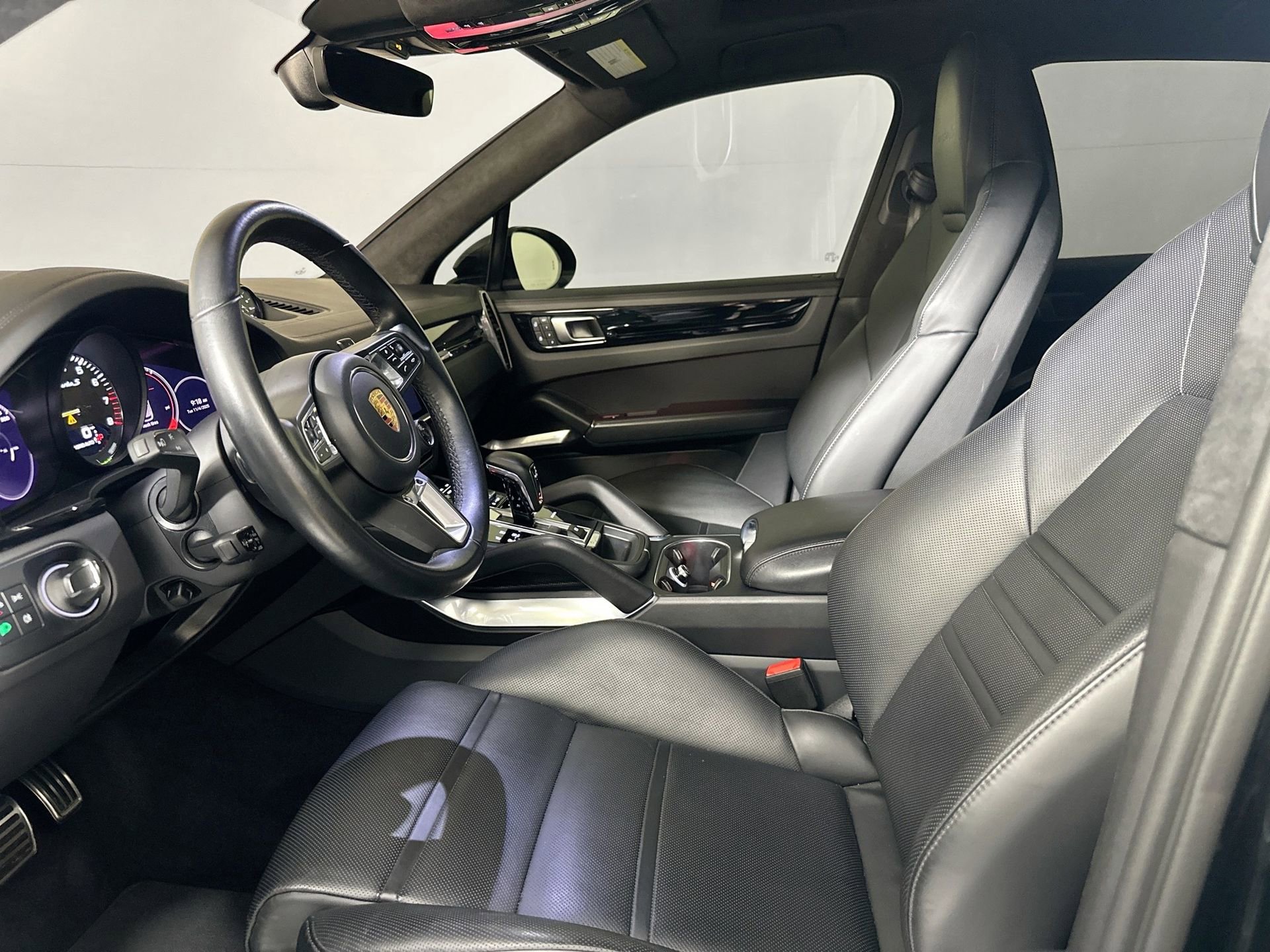 Certified 2023 Porsche Cayenne Turbo S image 5