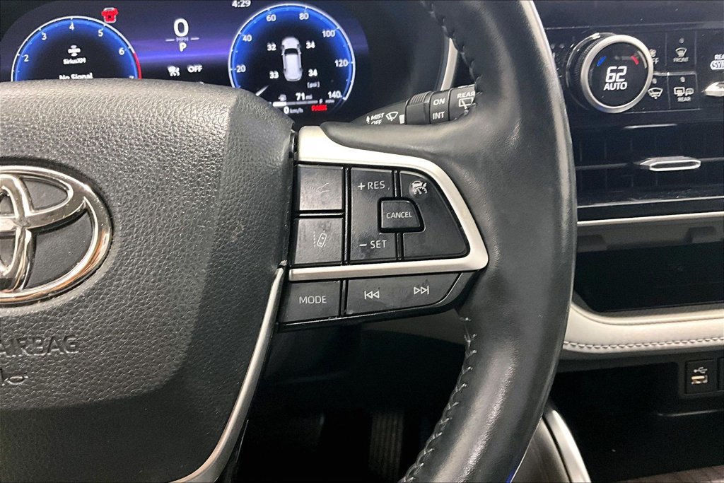 Used 2023 Toyota Highlander Limited FWD image 25