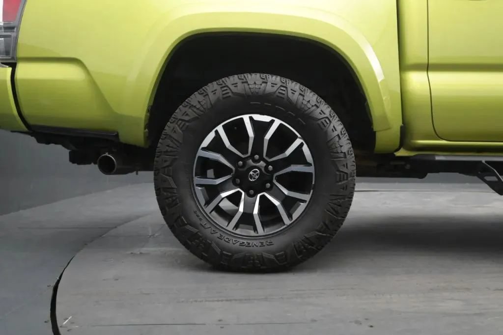 Used 2023 Toyota Tacoma TRD Sport w/ TRD Premium Sport Package AWD/4WD image 20