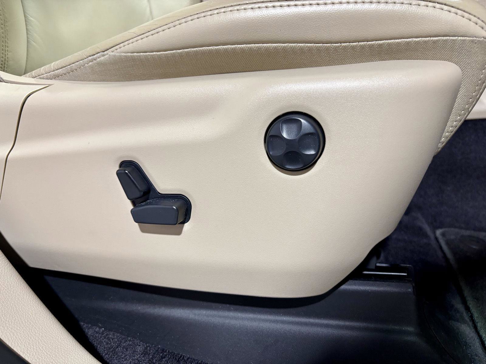 Used 2017 Jeep Grand Cherokee Limited image 15