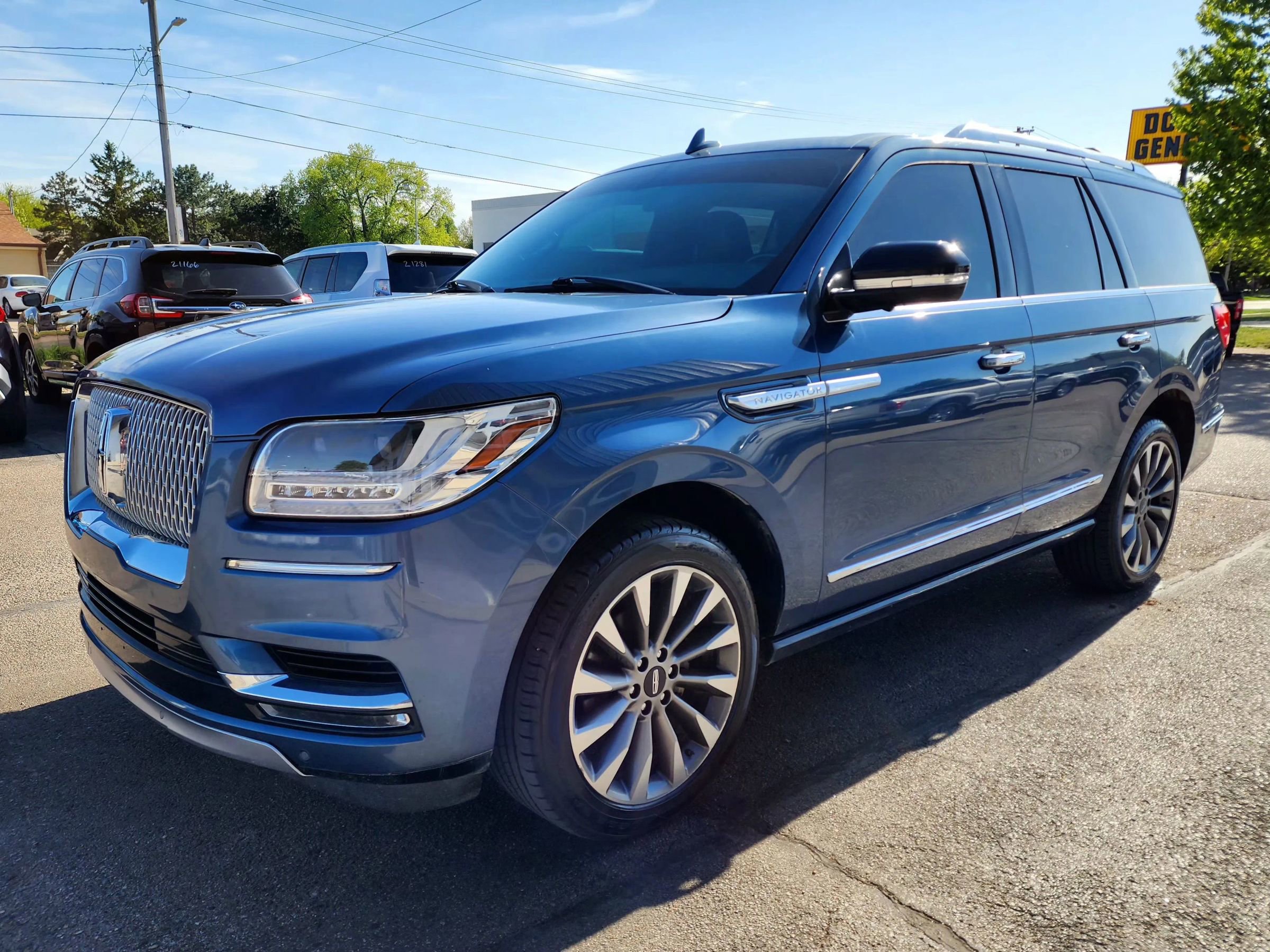 Used 2018 Lincoln Navigator Select w/ Cargo Package AWD/4WD image 4