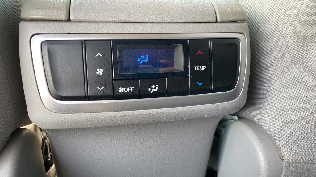 Used 2019 Toyota Highlander LE AWD/4WD image 31