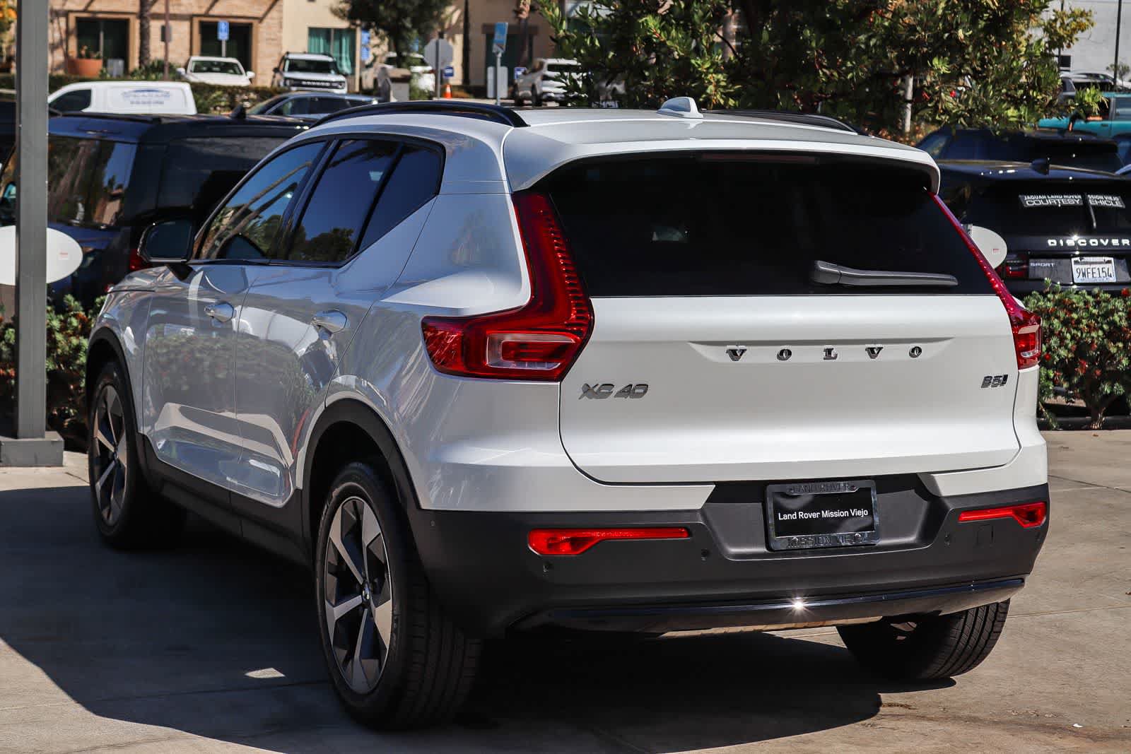 Used 2026 Volvo XC40 B5 Plus w/ Protection Package Premier AWD/4WD image 4