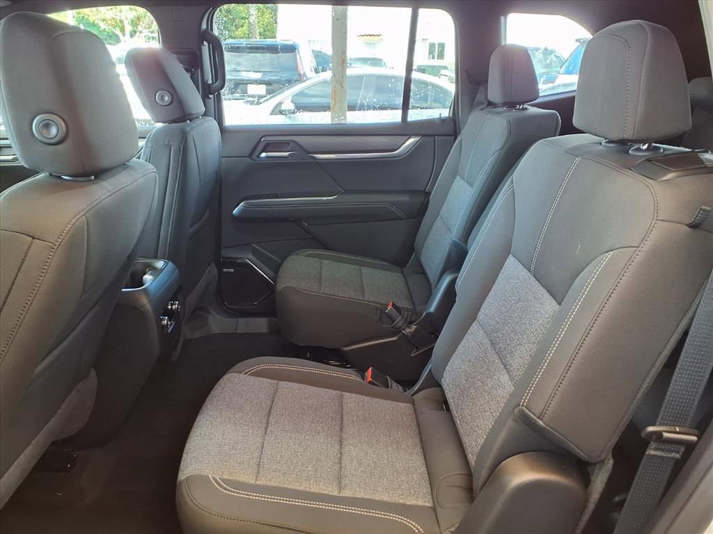 New 2026 GMC Acadia Elevation image 11