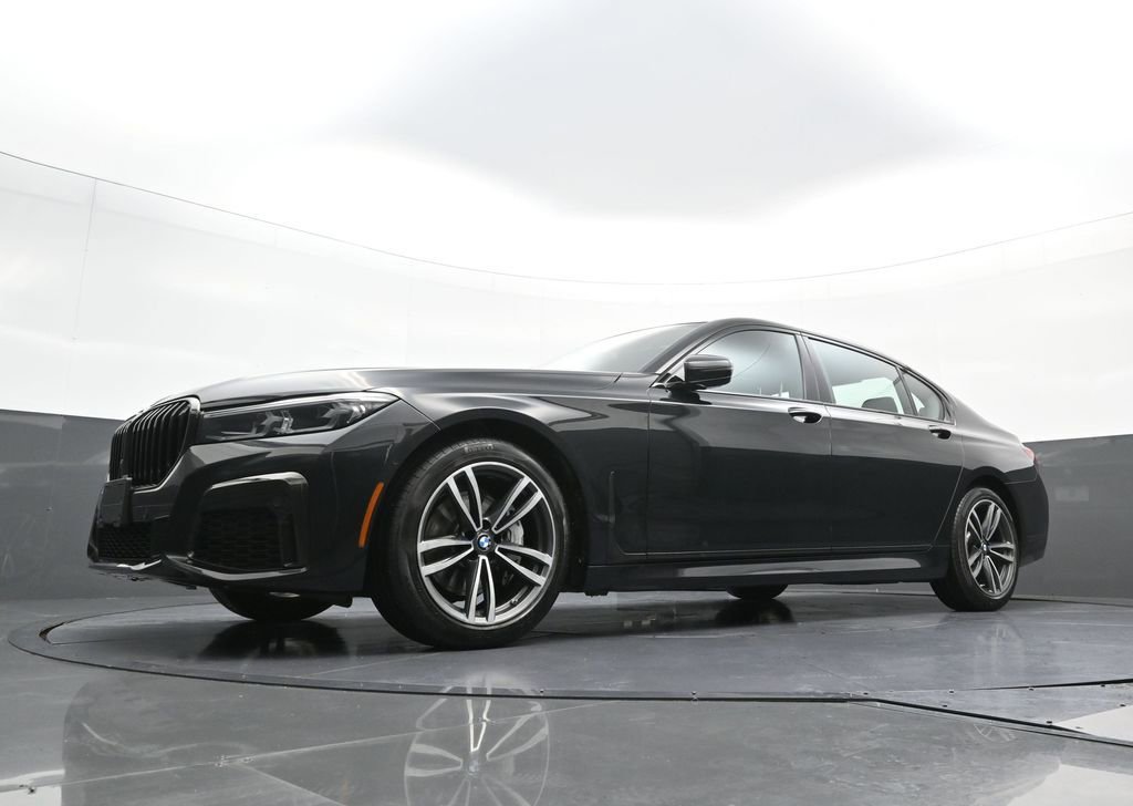 Used 2022 BMW 740i xDrive w/ M Sport Package image 25
