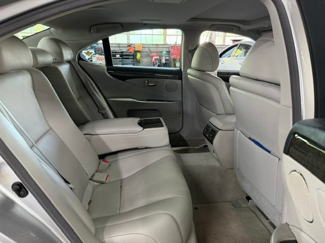Used 2008 Lexus LS 460 RWD image 9