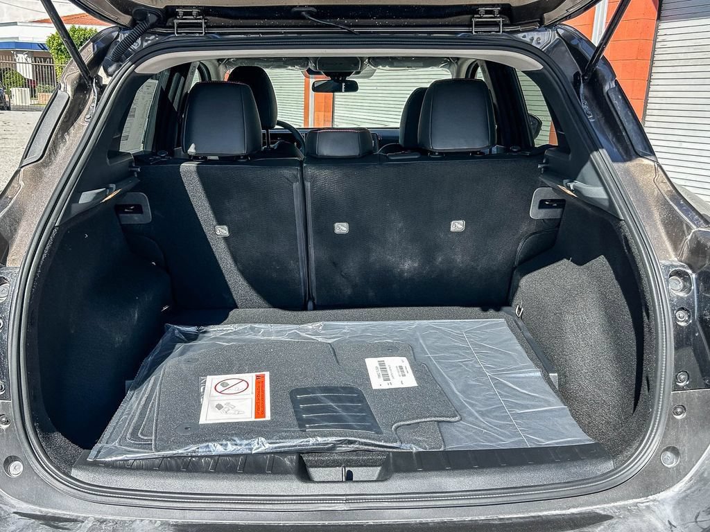 New 2026 Nissan Kicks SR FWD image 13