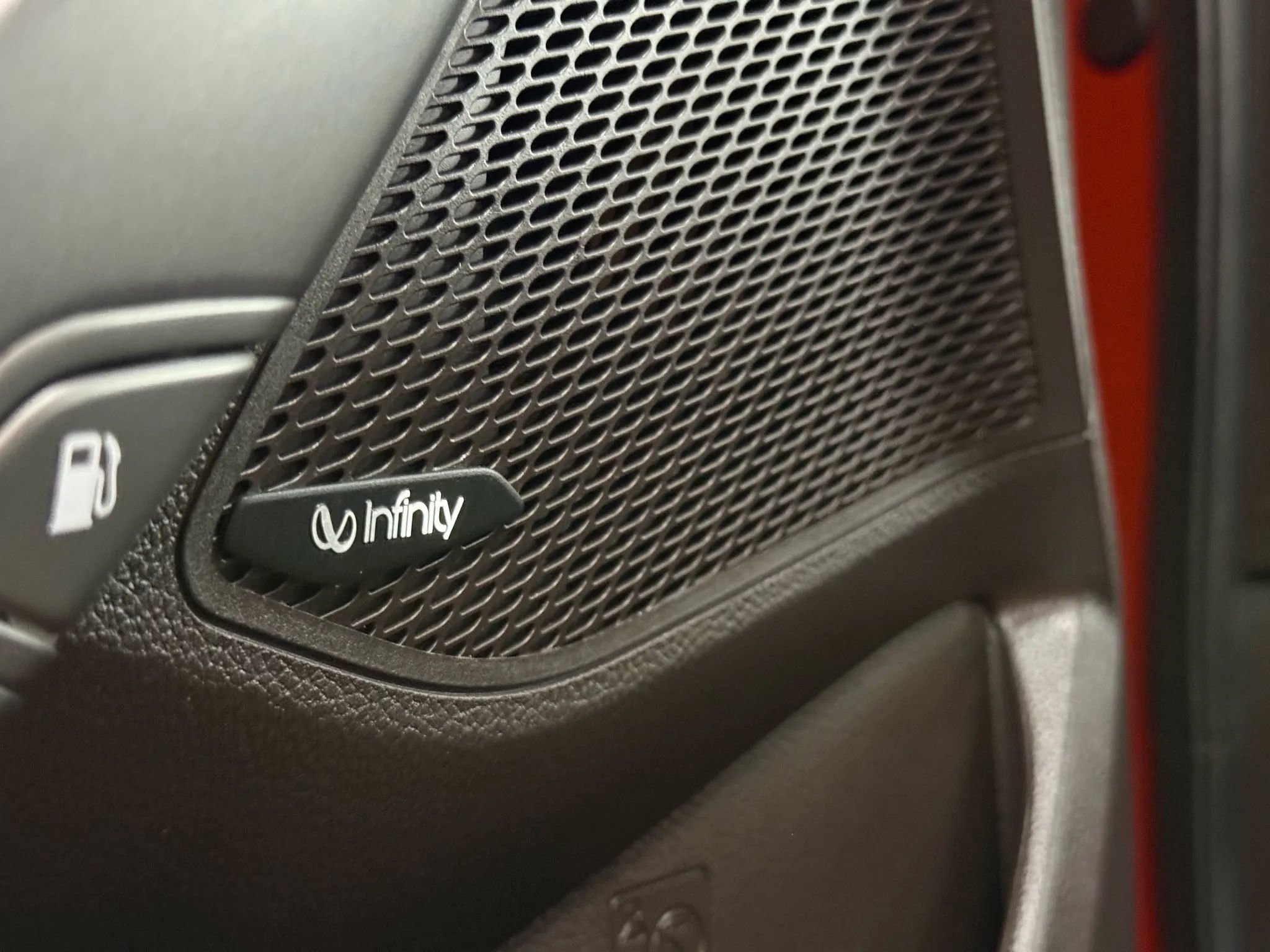 Used 2018 Hyundai Santa Fe Sport w/ Cargo Package image 11