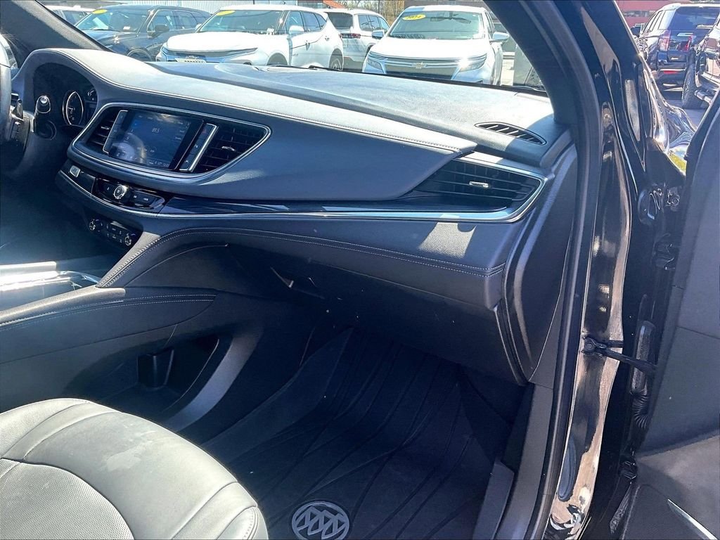 Used 2023 Buick Enclave Essence AWD/4WD image 13