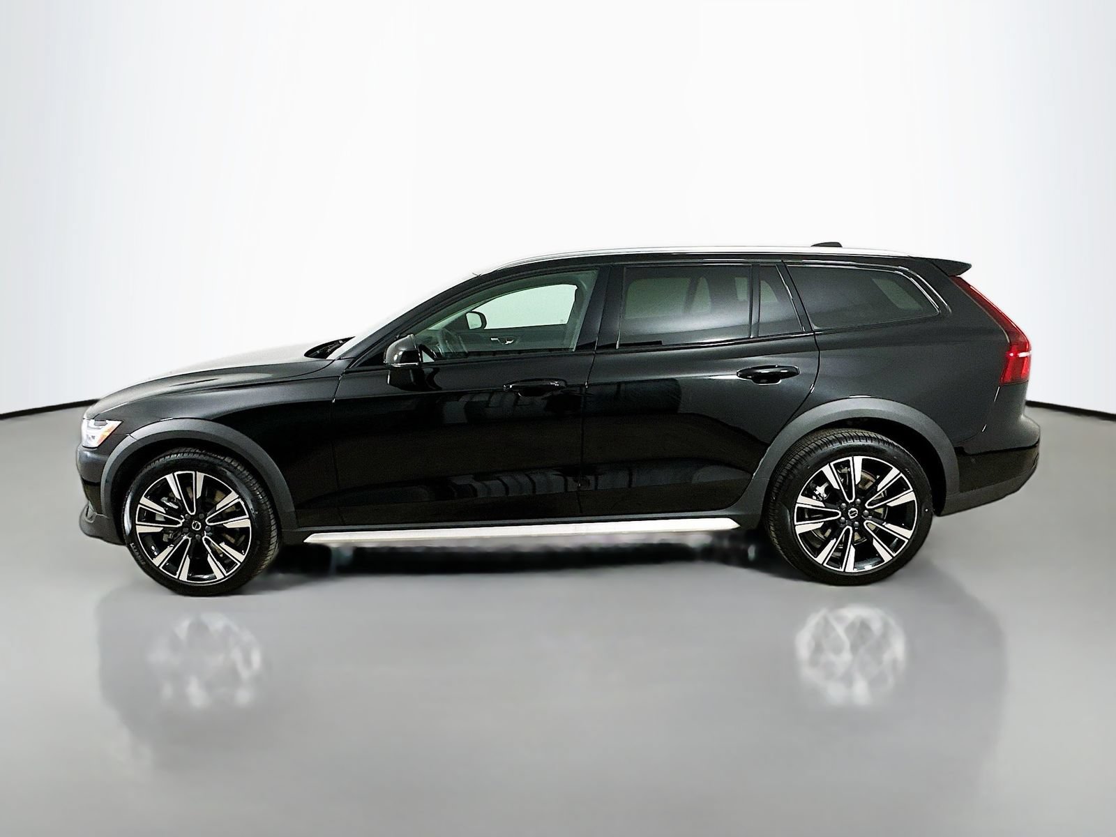 New 2026 Volvo V60 B5 Cross Country Ultra w/ Climate Package AWD/4WD image 8