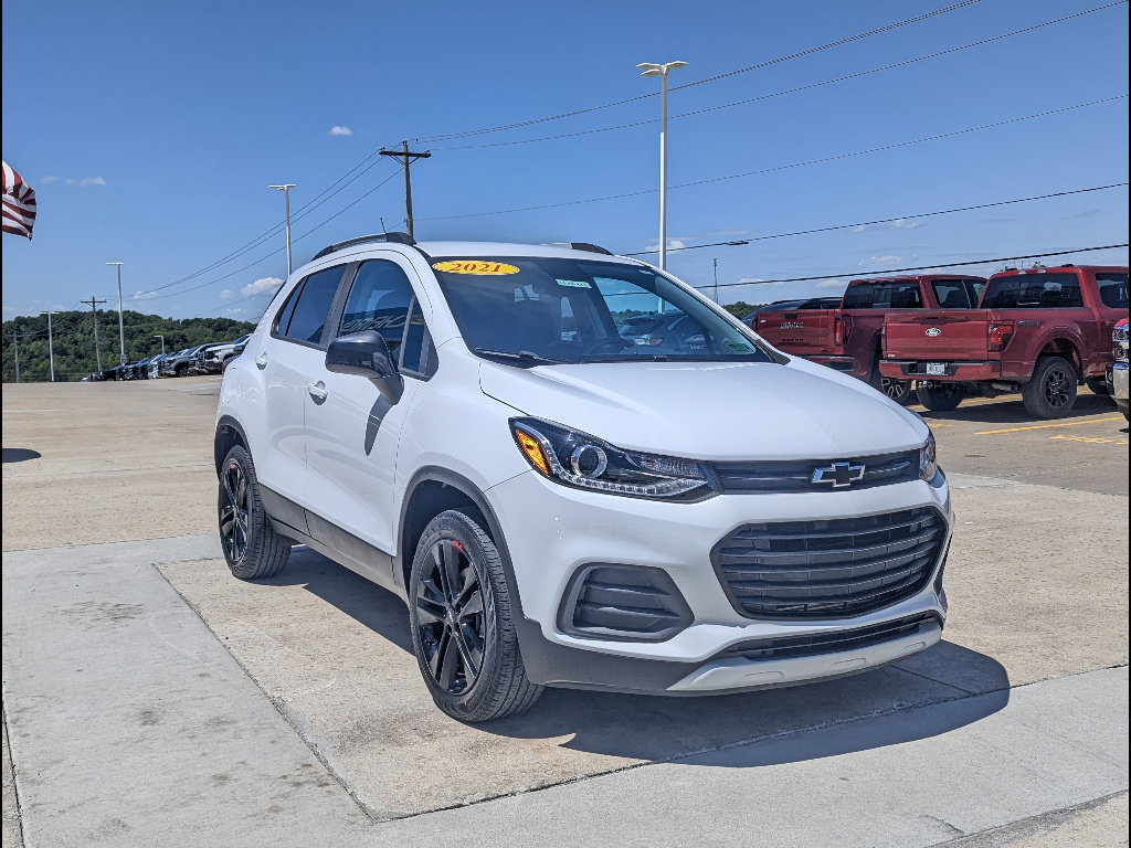 Used 2021 Chevrolet Trax LT w/ Redline Edition AWD/4WD image 5