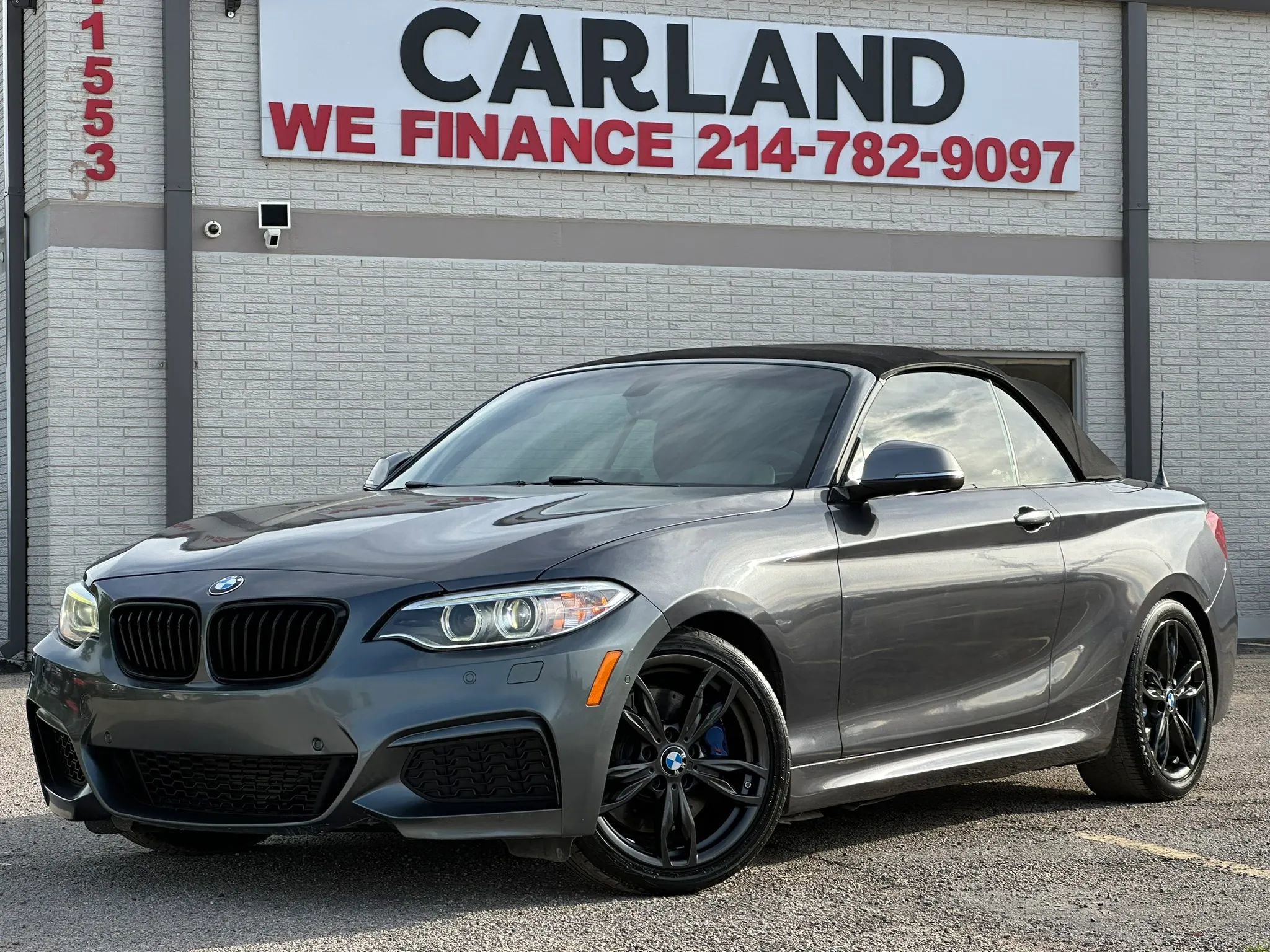 Used 2016 BMW M235i Convertible image 2