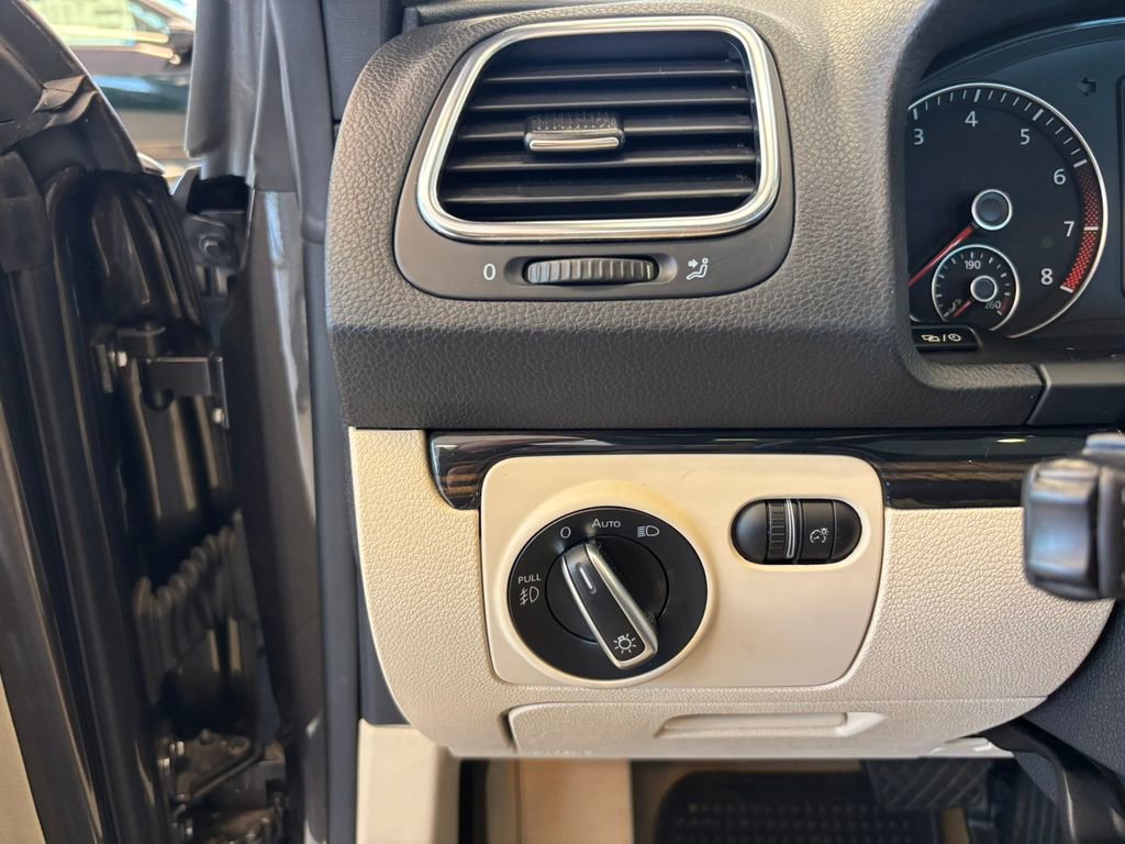 Used 2015 Volkswagen Eos Executive image 24