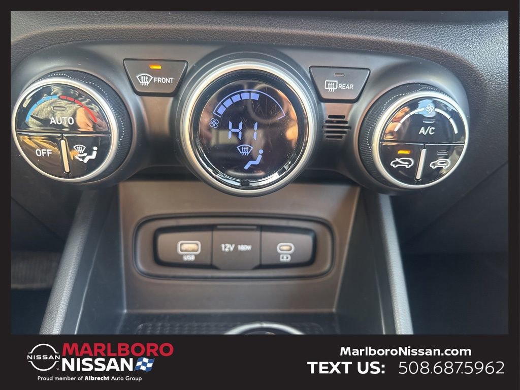 Used 2023 Hyundai Venue SEL w/ Cargo Package image 24