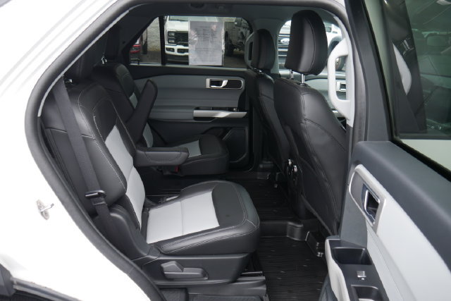 Used 2023 Ford Explorer XLT w/ Equipment Group 202A AWD/4WD image 27