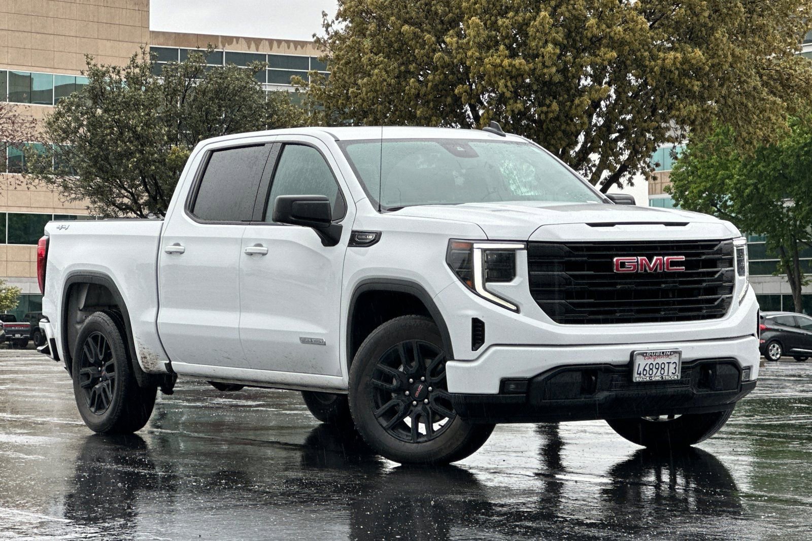 Used 2023 GMC Sierra 1500 Elevation AWD/4WD image 2