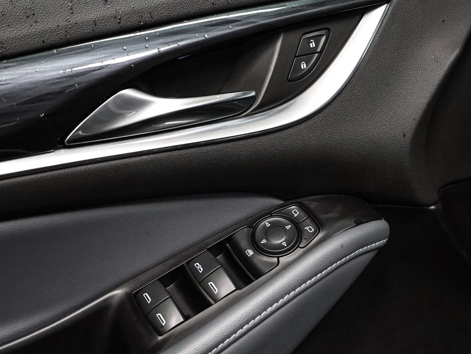 Used 2020 Buick Enclave Essence AWD/4WD image 20