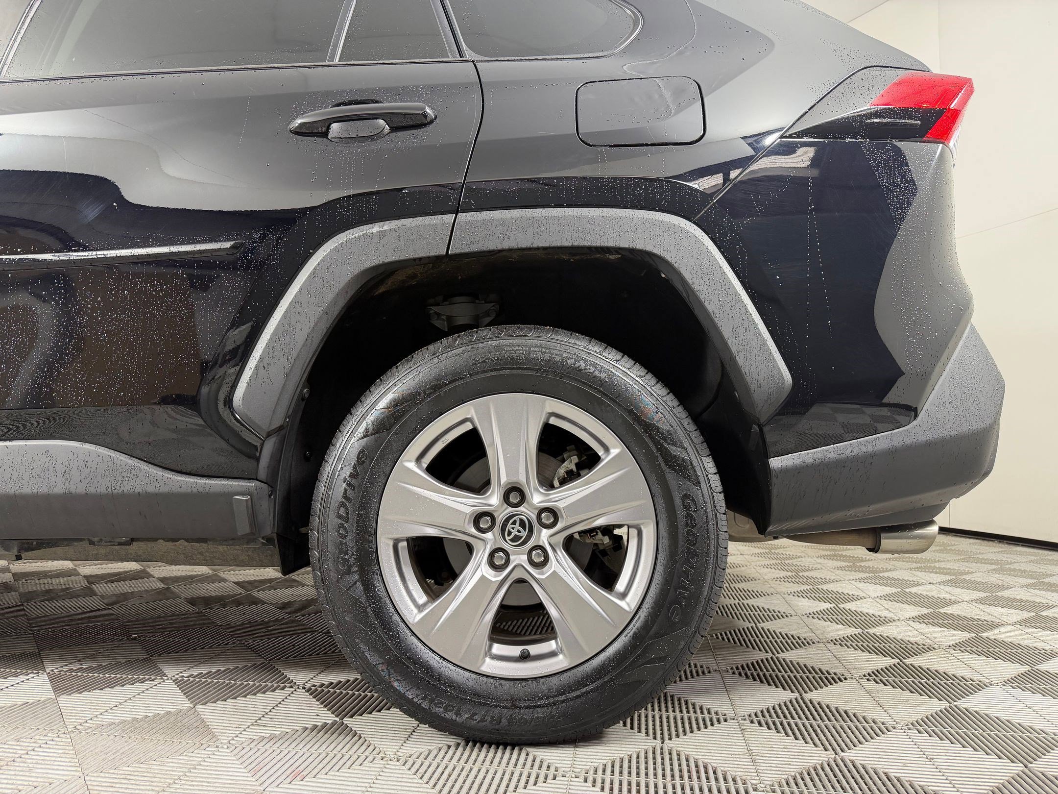 Used 2022 Toyota RAV4 XLE AWD/4WD image 27