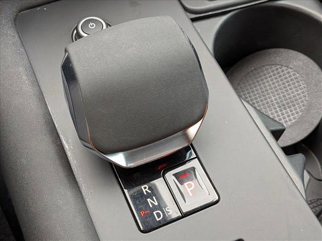 Used 2024 Land Rover Discovery Dynamic SE image 12