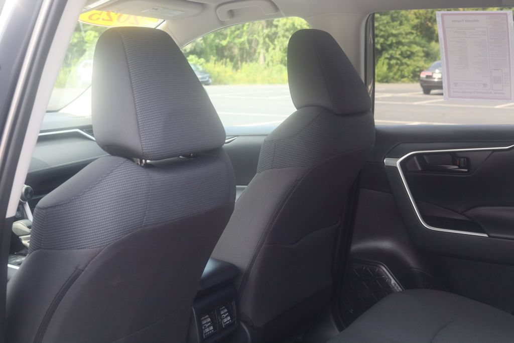 Used 2025 Toyota RAV4 LE AWD/4WD image 19