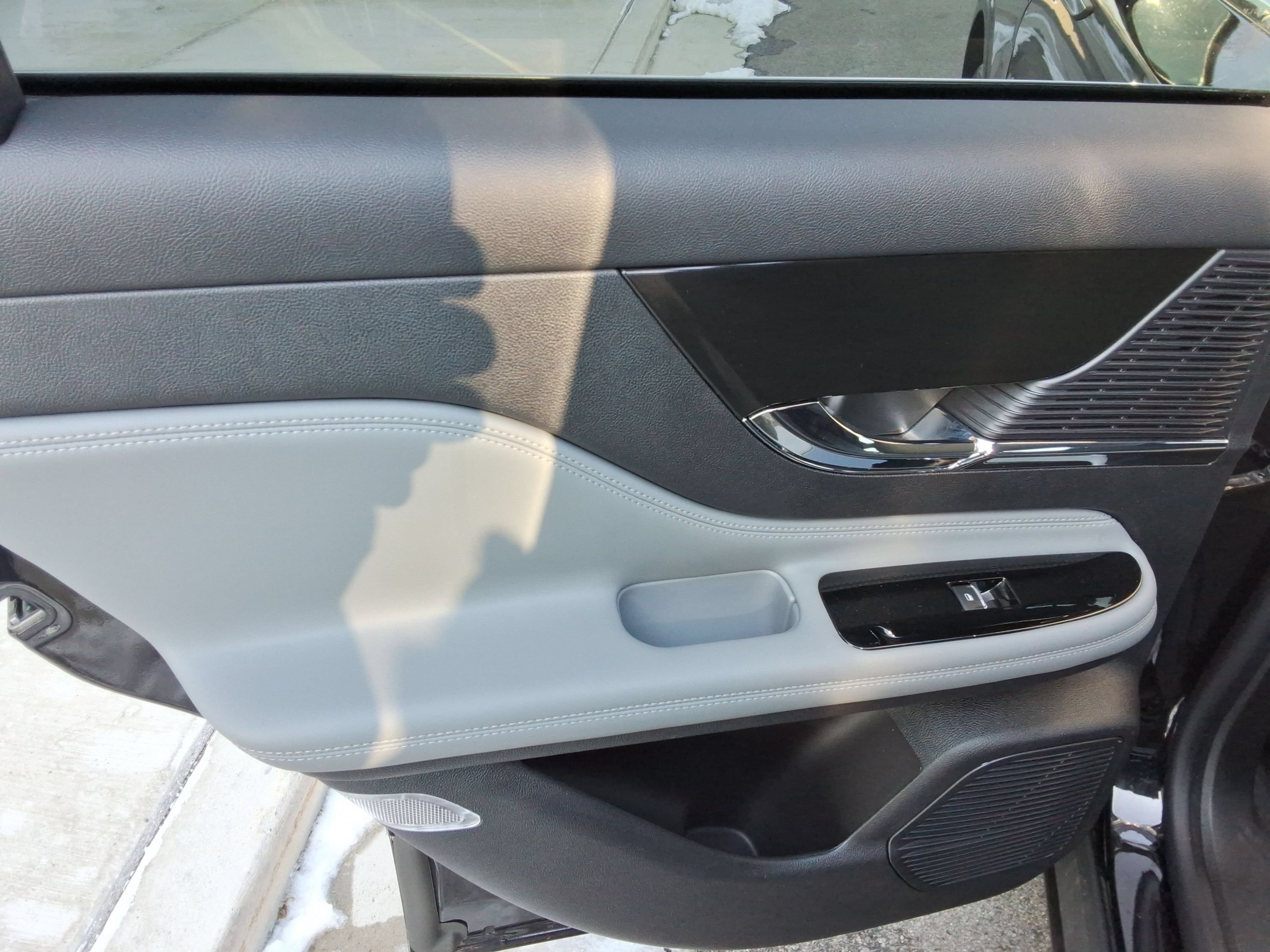 Used 2022 Lincoln Corsair Reserve AWD/4WD image 22