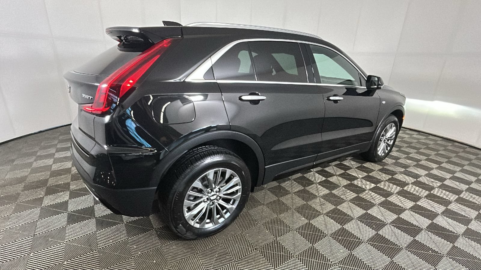 Used 2024 Cadillac XT4 Premium Luxury AWD/4WD image 3
