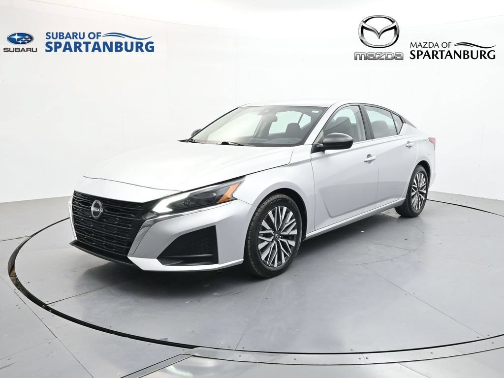 Used 2024 Nissan Altima 2.5 SV FWD image 3