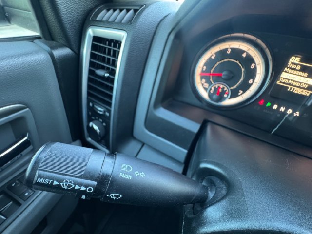 Used 2018 RAM 1500 Classic SLT AWD/4WD image 12