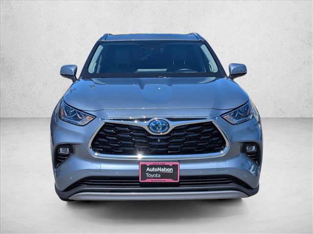 Used 2024 Toyota Highlander Platinum image 2