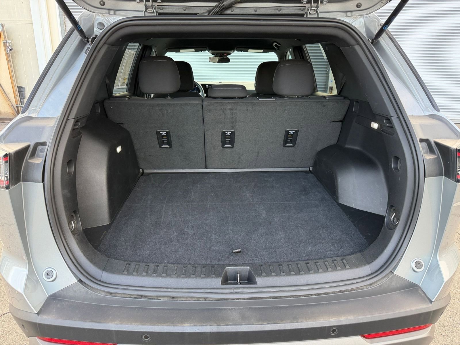 Used 2025 Chevrolet Equinox LT FWD image 31