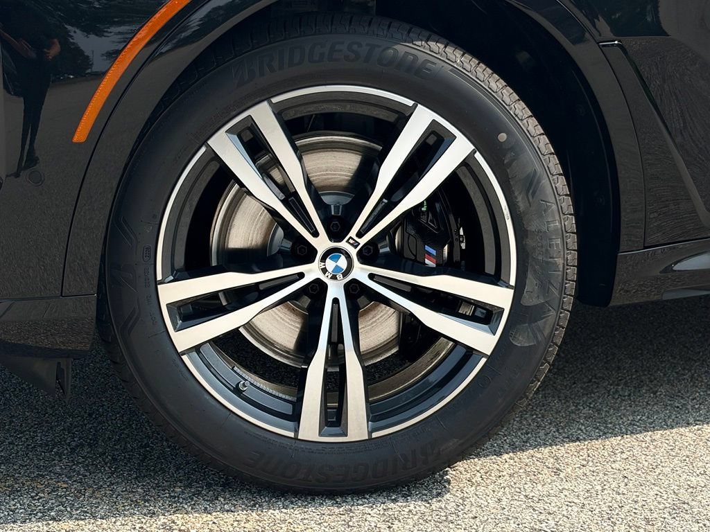 New 2027 BMW X7 xDrive40i w/ M Sport Package AWD/4WD image 2
