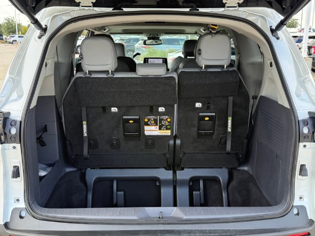 Used 2023 Toyota Sienna XLE FWD image 25