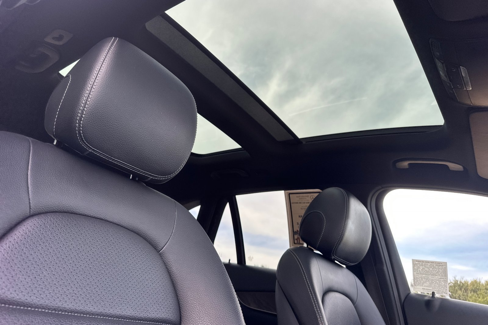 Used 2019 Mercedes-Benz GLC 300 4MATIC image 18