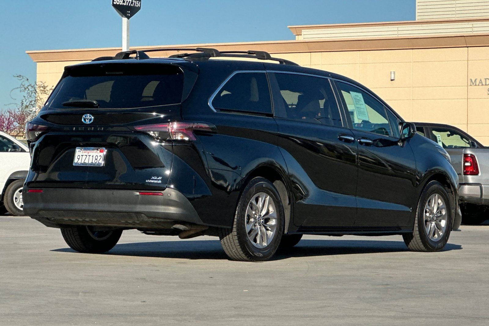 Used 2024 Toyota Sienna XLE image 6