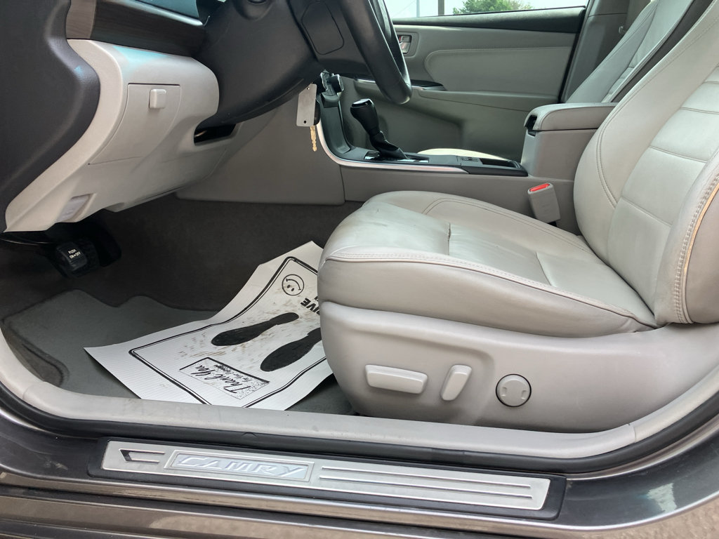 Used 2016 Toyota Camry XLE FWD image 17