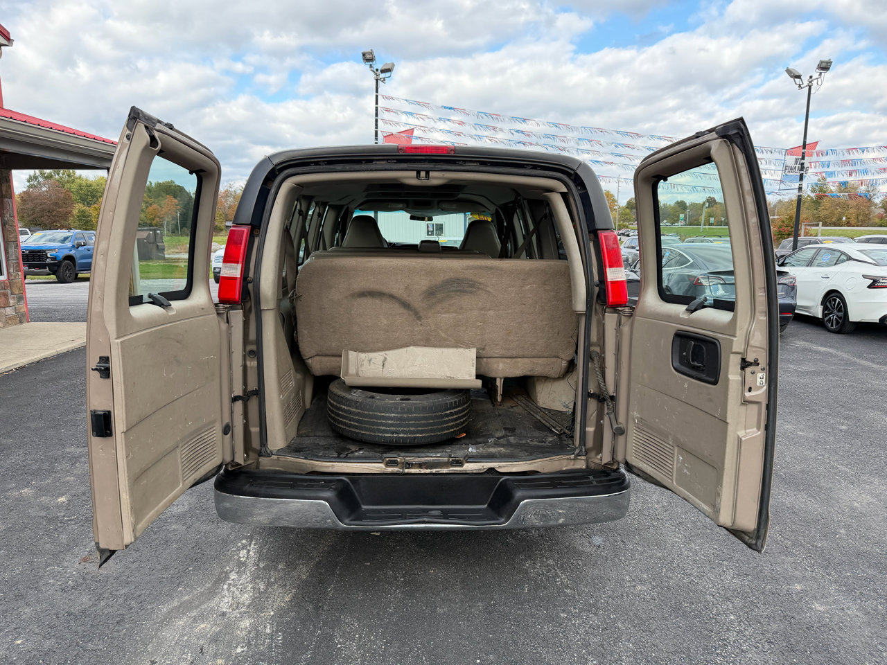 Used 2004 Chevrolet Express 2500 Passenger image 6